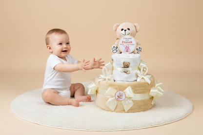Tort z Pieluch z Misiem i Metryczką – Prezent dla Noworodka na Narodziny, Baby Shower i Chrzest | Pampers / Dada r.2