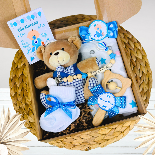 Zestaw prezentowy gift baby box niebieski zawieszka do smoczka